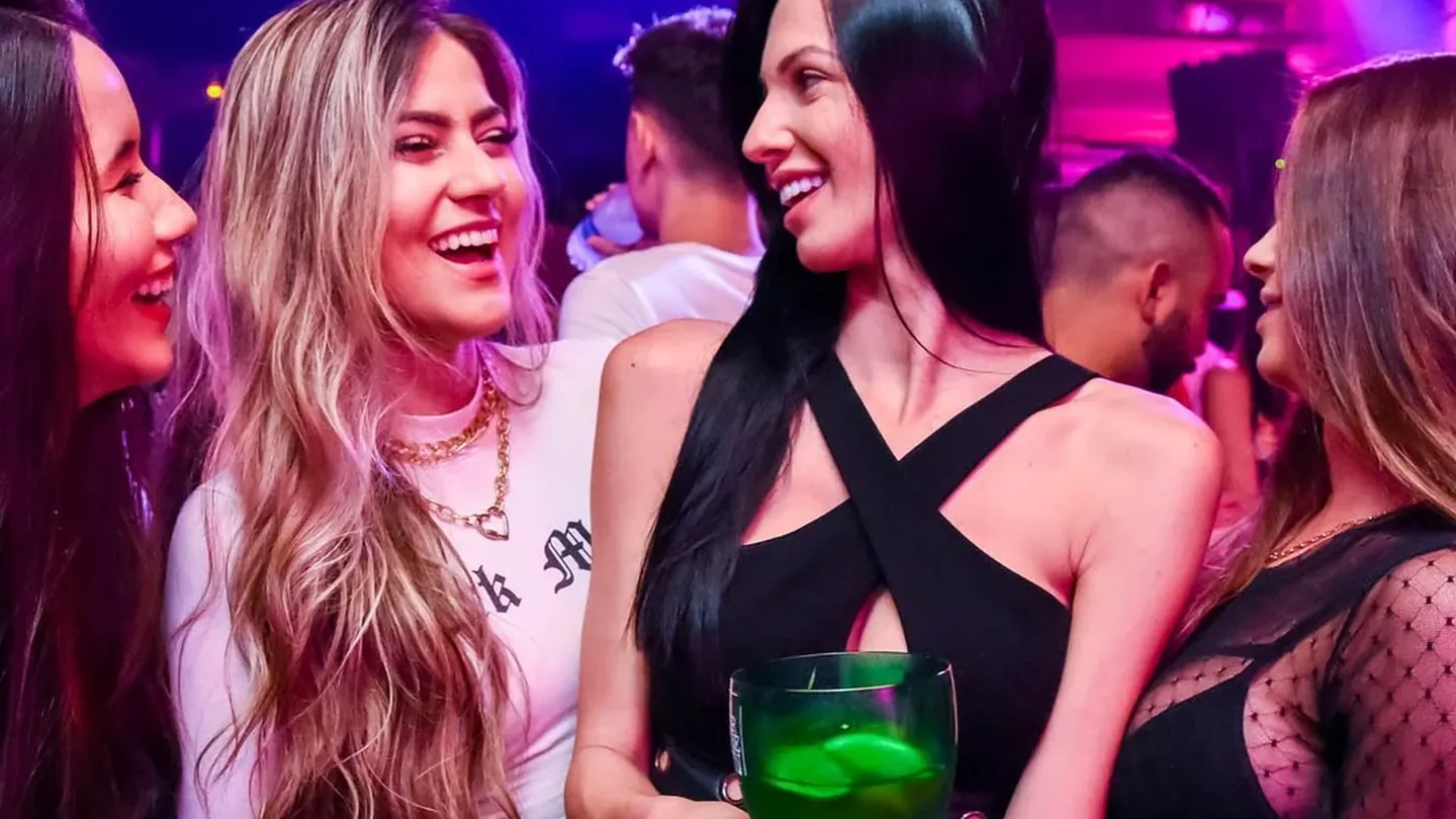 Duas mulheres em edição anterior da SertaneGIN